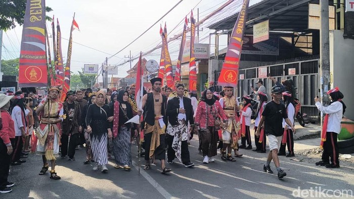 Kirab Napak Tilas Sawunggaling di Surabaya
