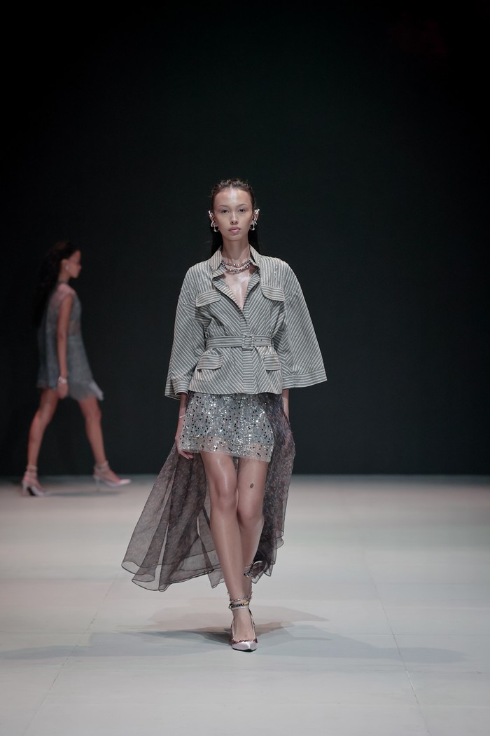 Koleksi IKAT Indonesia di Plaza Indonesia Fashion Week 2025