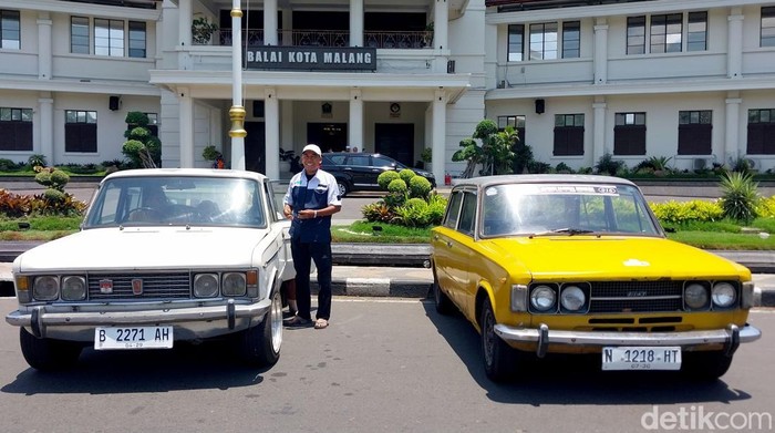 Koleksi Mobil Fiat Mejeng di depan Balai Kota Malang
