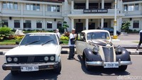 Penampilan mobil lawas buatan Itali di Alun-alun Tugu Kota Malang ini dalam rangka Jambore Nasional Indonesia Fiat Club (IFC) 2025.