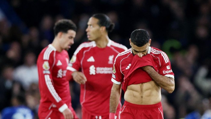 Liverpool Soccer Football - Premier League - Chelsea v Liverpool - Stamford Bridge, London, Britain - October 4, 2025 Liverpools Mohamed Salah looks dejected after the match Action Images via Reuters/David Klein EDITORIAL USE ONLY. NO USE WITH UNAUTHORIZED AUDIO, VIDEO, DATA, FIXTURE LISTS, CLUB/LEAGUE LOGOS OR LIVE SERVICES. ONLINE IN-MATCH USE LIMITED TO 120 IMAGES, NO VIDEO EMULATION. NO USE IN BETTING, GAMES OR SINGLE CLUB/LEAGUE/PLAYER PUBLICATIONS. PLEASE CONTACT YOUR ACCOUNT REPRESENTATIVE FOR FURTHER DETAILS..