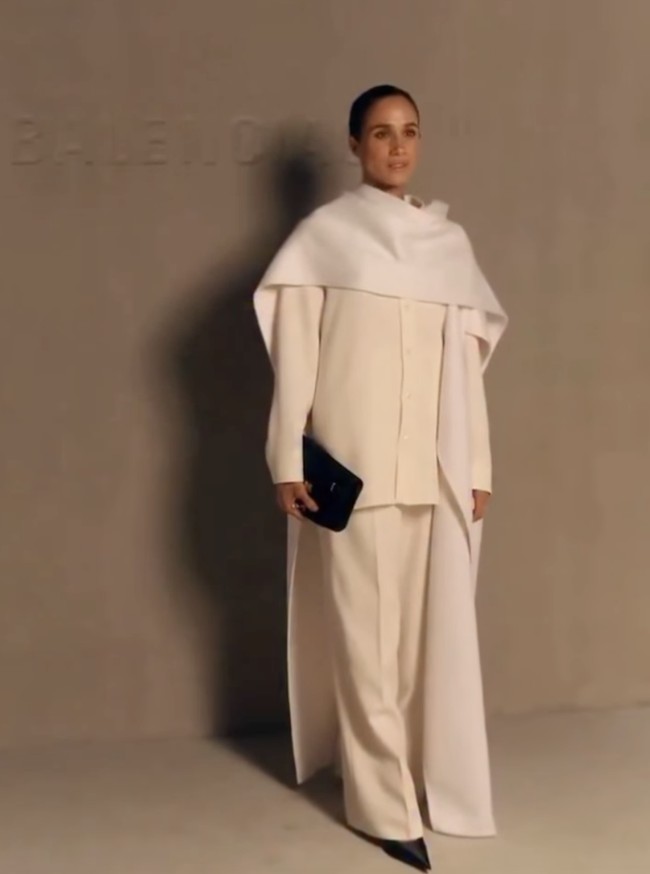 “Selama bertahun-tahun, Duchess telah mengenakan sejumlah rancangan karya Pierpaolo. Mereka telah bekerja sama dalam berbagai momen penting di panggung dunia,” ujar perwakilan tersebut. Foto: dok. Instagram Balenciaga