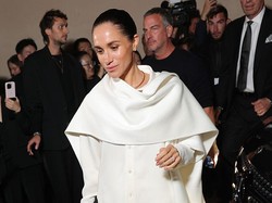 Meghan Markle Akhirnya Akui Minta Diundang ke Fashion Show Balenciaga