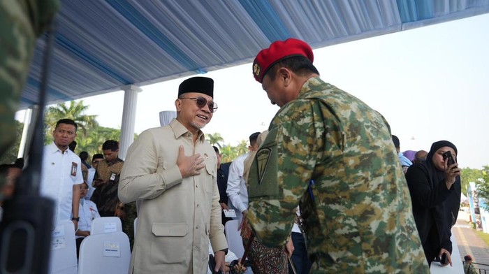 Menko BIdang Pangan Zulhas di Upacara HUT TNI ke-80