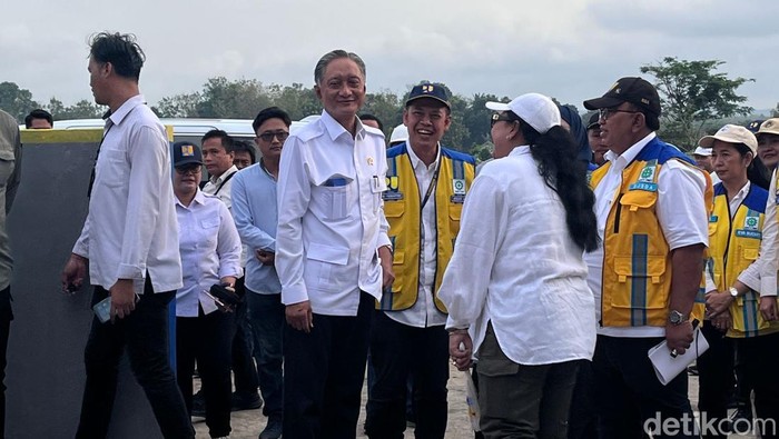 Menteri Pekerjaan Umum (PU), Dody Hanggodo saat di Karangrejek, Wonosari, Gunungkidul, Minggu (5/10/2025).