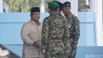 Momen Presiden Prabowo Cek Pasukan di Upacara HUT ke-80 TNI