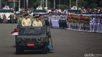 Peringatan HUT ke-80 TNI tahun ini mengusung tema “TNI Prima, TNI Rakyat, Indonesia Maju” yang mencerminkan komitmen TNI untuk terus menjadi garda terdepan dalam menjaga kedaulatan dan keamanan negara.