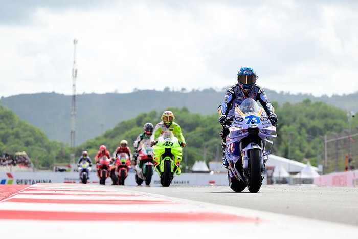 LOMBOK, INDONESIA - OCTOBER 04: Alex Marquez of Spain riding the BK8 Gresini Racing Ducati (73) during the Sprint ahead of the MotoGP of Indonesia at Pertamina Mandalika Circuit on October 04, 2025 in Lombok, Indonesia. (Photo by Gold & Goose Photography/Getty Images)