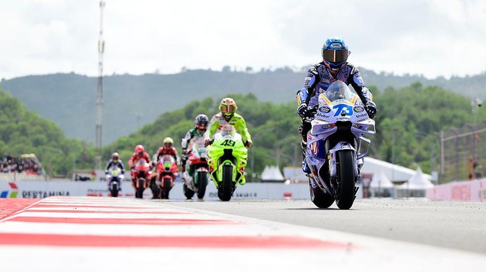 LOMBOK, INDONESIA - OCTOBER 04: Alex Marquez of Spain riding the BK8 Gresini Racing Ducati (73) during the Sprint ahead of the MotoGP of Indonesia at Pertamina Mandalika Circuit on October 04, 2025 in Lombok, Indonesia. (Photo by Gold & Goose Photography/Getty Images)