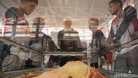 Di sela gelaran Pertamina Grand Prix of Indonesia 2025, pengunjung disuguhi Pameran Budaya NTB yang digelar di kawasan Sirkuit Internasional Pertamina Mandalika, Lombok, Nusa Tenggara Barat, Minggu (5/10/2025).