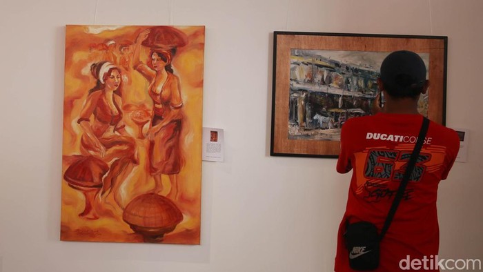 Pameran Budaya NTB Meriahkan Gelaran MotoGP Mandalika 2025 Tak hanya deru mesin dan sorak penonton yang memeriahkan ajang MotoGP Mandalika 2025, tetapi juga pesona budaya lokal yang turut mencuri perhatian. Di sela gelaran Pertamina Grand Prix of Indonesia 2025, pengunjung disuguhi Pameran Budaya NTB yang digelar di kawasan Sirkuit Internasional Pertamina Mandalika, Nusa Tenggara Barat, Minggu (5/10/2025).