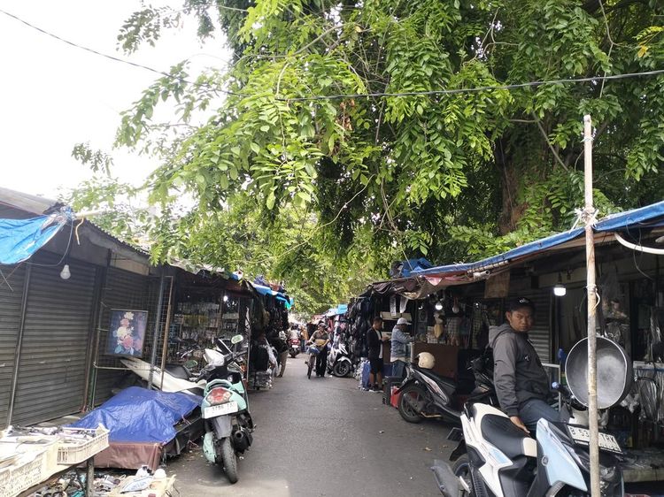 Potret Pasar Loak Jatinegara, Tempat Mencari Artefak Serba Ada