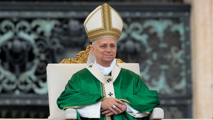 Paus Leo XIV memimpin Misa Yubileum Dunia Misionaris dan Yubileum Migran di Lapangan Santo Petrus, Vatikan, Minggu (5/10/2025). Ribuan umat beriman dari berbagai negara hadir untuk mengikuti perayaan rohani yang menjadi momentum penting bagi komunitas misionaris dan para migran di seluruh dunia. REUTERS/Remo Casilli