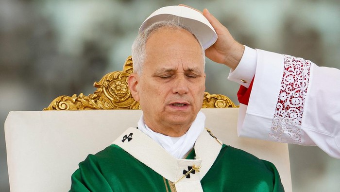 Paus Leo XIV Pimpin Misa Yubileum Dunia Misionaris dan Migran di Vatikan Paus Leo XIV memimpin Misa Yubileum Dunia Misionaris dan Yubileum Migran di Lapangan Santo Petrus, Vatikan, Minggu (5/10/2025). Ribuan umat beriman dari berbagai negara hadir untuk mengikuti perayaan rohani yang menjadi momentum penting bagi komunitas misionaris dan para migran di seluruh dunia. REUTERS/Remo Casilli