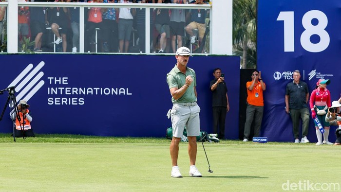 Pegolf Australia Wade Ormsby berhasil menorehkan sejarah gemilang dengan menjuarai Jakarta International Championship (JAKIC) 2025 dalam debutnya, Minggu (5/10/2025).