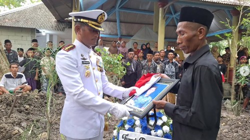 Pemakaman Praka Mar Zaenal Mutaqim di Grobogan.