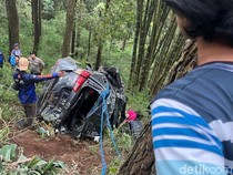 Petaka Innova Asal Surabaya Terjun ke Jurang Mojokerto Tewaskan 2 Orang