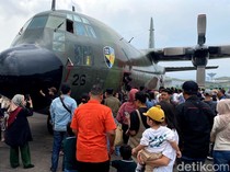 Video: Antusiasme Warga Bandung Padati Lanud Husein, Lihat Pesawat TNI AU