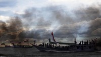Suasana penuh warna, tawa, dan semangat kekeluargaan membuat acara ini menjadi magnet bagi warga dan wisatawan yang ingin menyaksikan keunikan tradisi pesisir Sulawesi Barat. ANTARA FOTO/Akbar Tado