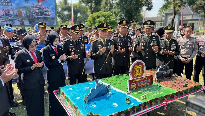 Polres Kediri Kota merayakan HUT ke-80 TNI.