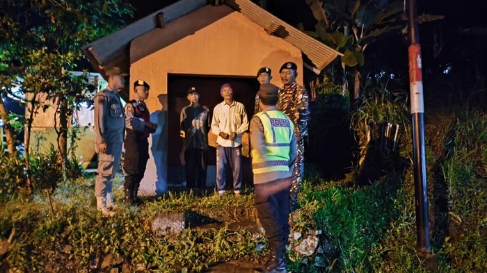 Polsek Puspo Pasuruan menggelar patroli antisipasi kejahatan.