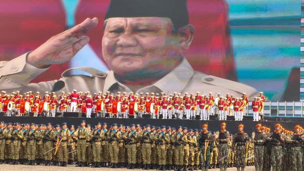 Presiden Prabowo Subianto memimpin upacara HUT ke-80 TNI di Monas, Jakarta. (Kurniawan Fadilah/detikcom)
