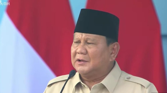 Presiden Prabowo Subianto memimpin upacara HUT ke-80 TNI di Monas, Jakarta Pusat hari ini. (YouTube Sekretariat Presiden)
