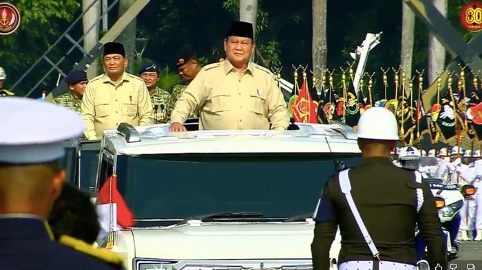Presiden Prabowo Subianto tiba di Monas untuk menjadi inspektur upacara HUT ke-80 TNI di Monas. (YouTube Puspen TNI)