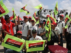 Ribuan Penonton Mendatangi Sirkuit Pertamina Mandalika Jelang Race Utama MotoGP