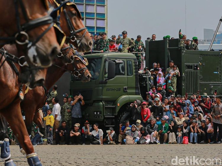 Ribuan Warga Padati Monas, Antusias Rayakan HUT ke-80 TNI