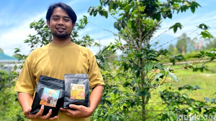 Rizki pengusaha kopi sukses asal Garut.