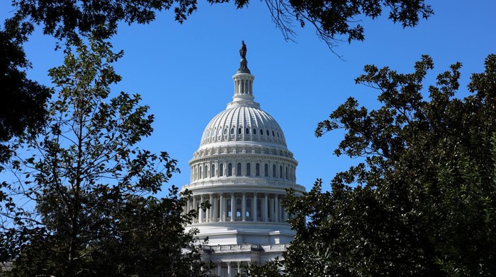 Penutupan sebagian pemerintahan Amerika Serikat (AS) memasuki hari keempat pada Sabtu (4/10/2025), sementara negosiasi antara Kongres dan Gedung Putih belum mencapai titik temu. Situasi ini membuat ribuan pegawai federal masih dirumahkan dan sejumlah layanan publik tetap tidak beroperasi. REUTERS/Anna Rose Layden