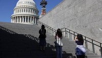 Sementara itu, Gedung Putih menyatakan pihaknya terus mendorong agar Kongres segera menemukan jalan keluar demi mengakhiri kebuntuan politik yang berdampak pada jutaan warga Amerika. Hingga kini, belum ada tanda-tanda pasti kapan shutdown akan berakhir. REUTERS/Anna Rose Layden