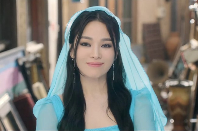 Ini adalah kali pertama Song Hye Kyo menjadi cameo sepanjang kariernya. Genie Make A Wish juga menjadi ajang reuninya dengan penulis naskah Kim Eun Sook, yang berada di balik kesuksesan Descendants of the Sun dan The Glory. Foto: dok. Netflix