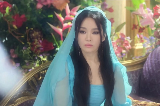 Yang menarik, karakter Song Hye Kyo, Jinniya diceritakan sebagai mantan kekasih dari roh jahat, Iblis (pemain Kim Woo Bin). Ia mengetahui keberadaan saudaranya juga masa lalu Ka Young. Foto: dok. Netflix