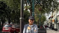 Tentunya, ekonom ini tak lupa berpose di depan nama jalan Malioboro yang menjadi salah satu spot foto ikonik. Yogya adalah lokasi liburan Sri Mulyani berikutnya, setelah menikmati Kota Lama, Semarang (dok. Instagram smindrawati)