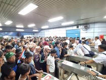 Video: St Juanda Dipadati Penumpang dari Monas, Sistem Buka-Tutup Diterapkan