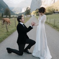 Kabar bahagia datang dari pasangan muda El Rumi dan Syifa Hadju. Setelah merayakan anniversary pertama mereka pada 2 Oktober 2025, keduanya kini resmi bertunangan.  Foto: dok. Instagram @syifahadju