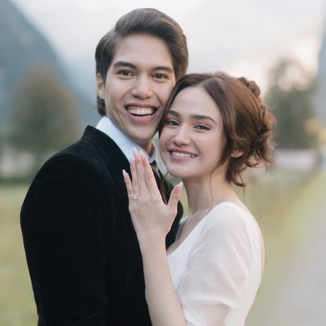 Foto: Syifa Hadju Dilamar El Rumi di Swiss dengan Cincin Berlian Mewah