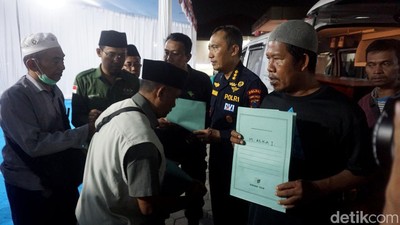 Suasana Haru Serah Terima 3 Jenazah Korban Ambruk Bangunan Ponpes Sidoarjo