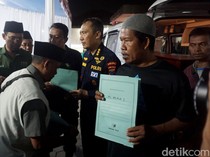 Suasana Haru Serah Terima 3 Jenazah Korban Ambruk Bangunan Ponpes Sidoarjo