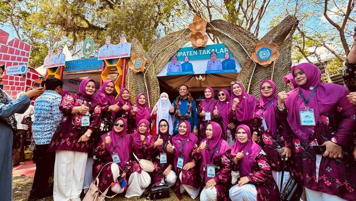 Tim Penggerak PKK Takalar saat menghadiri Jambore dan HKG tingkat Sulsel ke-53 di Kabupaten Bone. Dok Istimewa