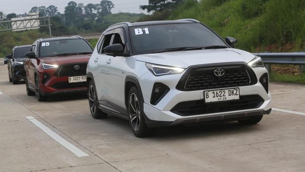 TYCI adu irit Yaris Cross Hybrid TYCI adu irit Yaris Cross Hybrid