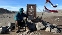 Puncak Gunung Sindoro 3153 MDPL Ndoro Arum Route