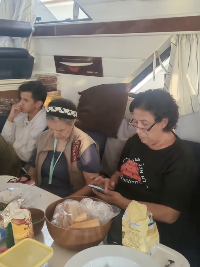 Wanda Hamidah Wanda Hamidah mengunggah momen para relawan yang terdampar di Italia karena gak bisa lanjut berlayar ke Gaza, sebelum akhirnya pulan ke negara masing-masing.