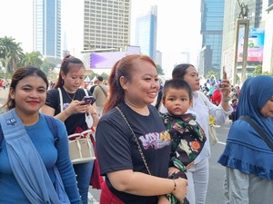 Pengin Ajak Anak Lihat Tank, Warga Jakarta Ikut Rayakan HUT TNI di Monas