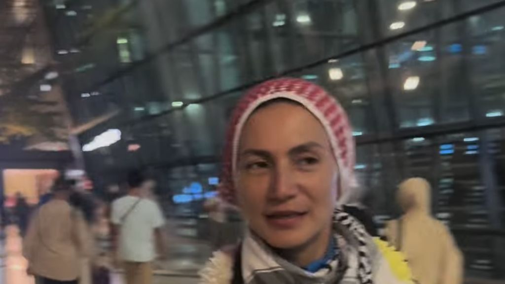 Wanda Hamidah Sampai Indonesia dengan Selamat Usai Gagal Berlayar ke Gaza