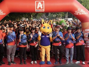 Alfamidi Family Day Fun Walk Ajak Peserta Olahraga Sambil Pilah Sampah
