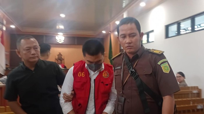 Alvaro dalam agenda sidang pemeriksaan saksi, Senin (6/10). (Ayuningtias Puji Lestari/detikKalimantan)