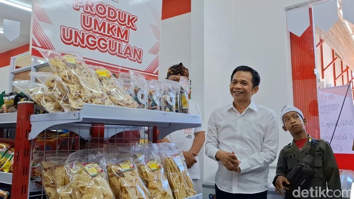 Bupati Purwakarta saat meresmikan koperasi merah putih